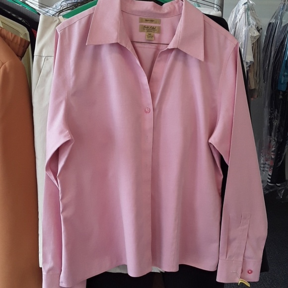 Pink, collared blouse. - Picture 1 of 2